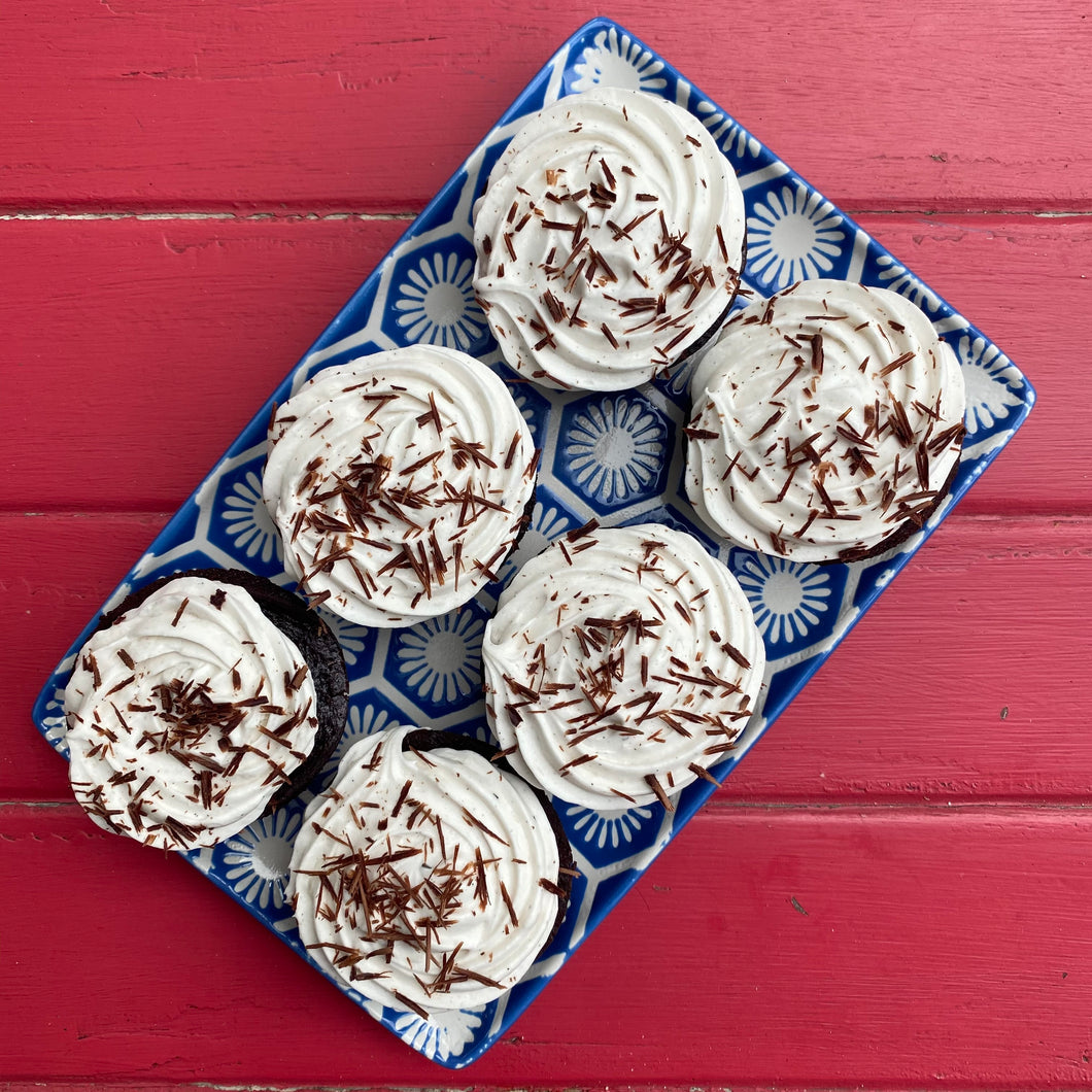 Chocolate Pudding & Whipped Cream Cupcakes